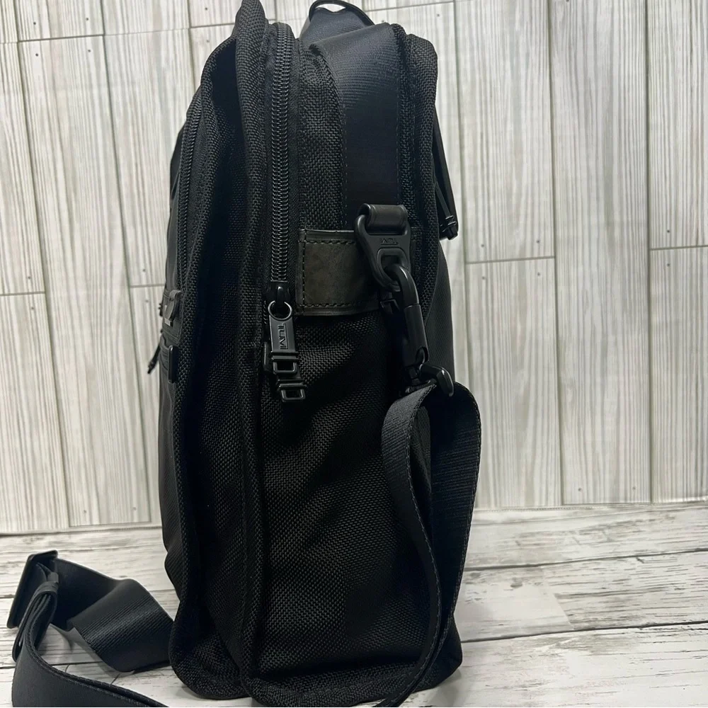 TUMI Black Crossbody Messenger Bag Travel Shoulder Laptop Work Bag
